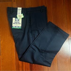 Navy Dockers Signature Iron Free Khaki Size 36 X 30 Never Worn w/Tags